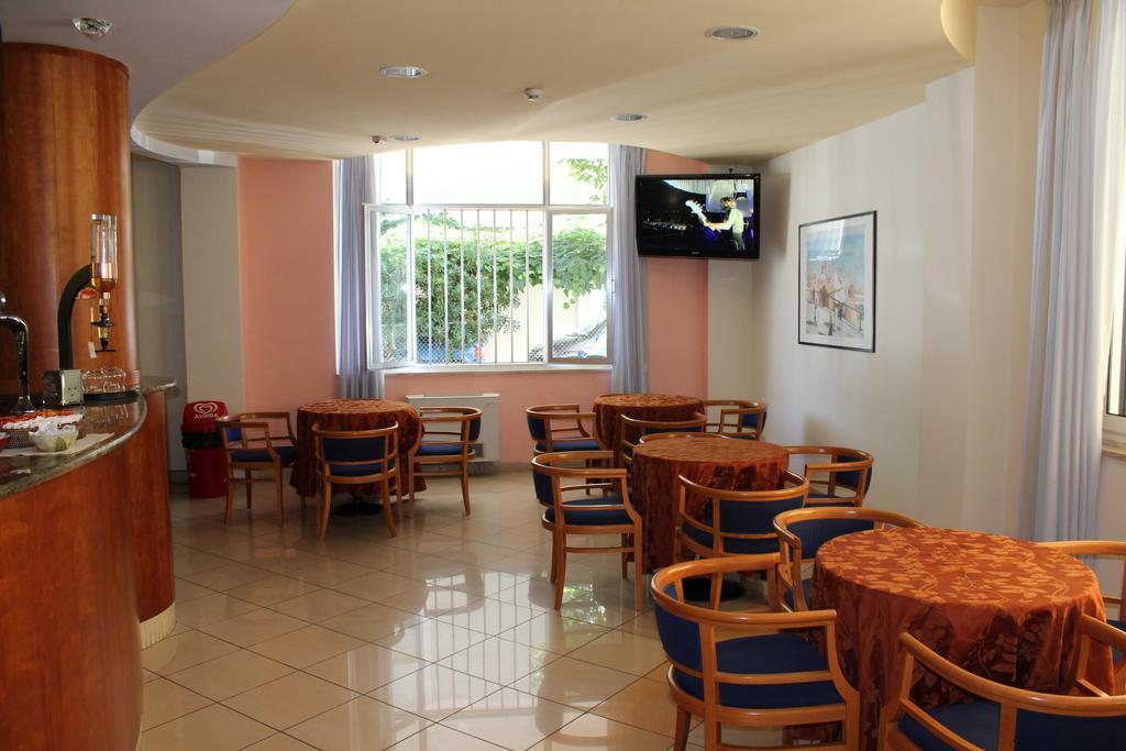 Hotel Ribot Rimini Exterior foto